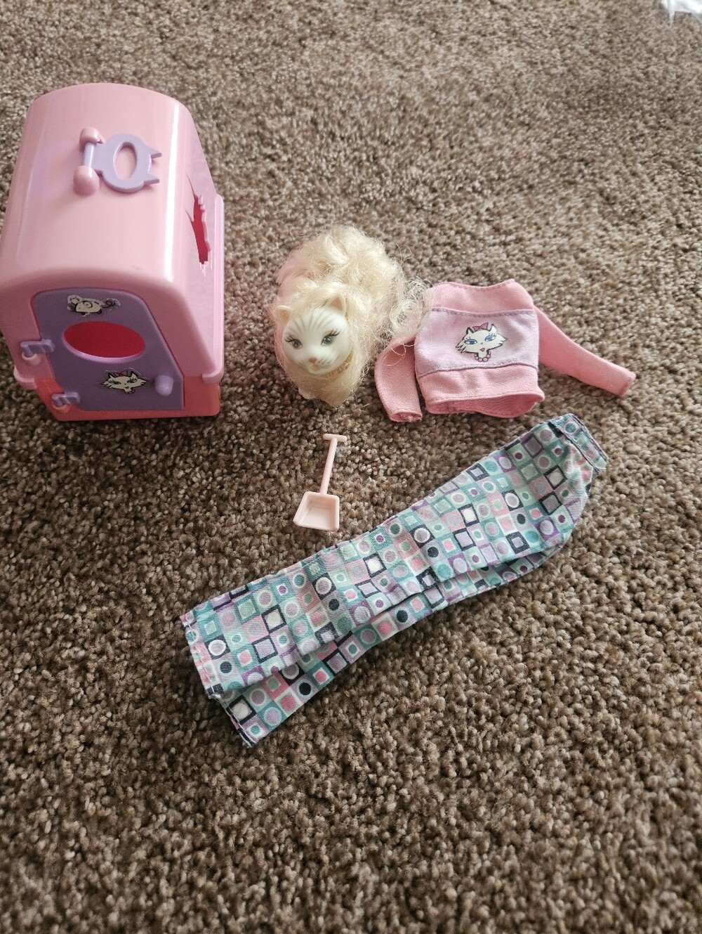 2000 Barbie "Kitty Fun" Set & Accessories